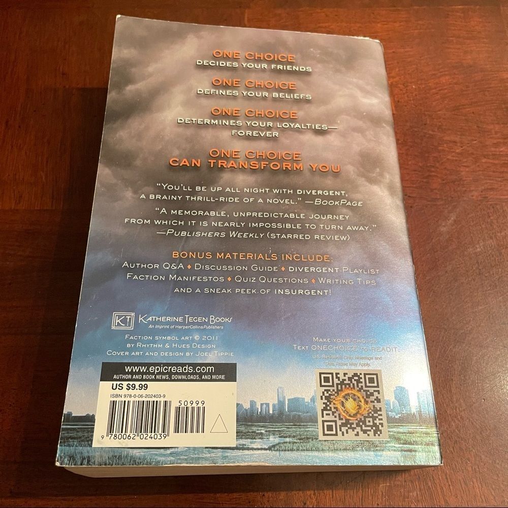 Divergent Book - Picture 4 of 5